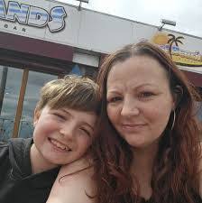 Jill Cross's Instagram, Twitter & Facebook