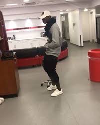 Pogba In Triple White Yeezy 350 S Football Fiers Detre Bleus La Ligue