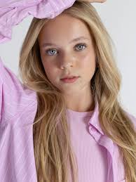 2 more days until our November issue drops! 💖 What do you wanna see in  Tweenit Magazine this month? 👀