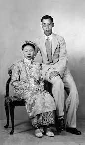 Portrait Of A Peranakan Wedding Couple Peranakan Wedding Traditional Thai Clothing Chinese Wedding