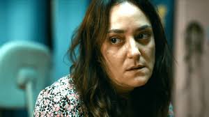 Cassandra Netflix Show Cast: Every Actor & Character (Photos)