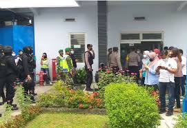 Seperti hand sanitizer, tisu kering dan basah, alat makan hingga tas belanja sendiri. Karyawan Mogok Kerja Tuntut Thr Begini Tanggapan Manajemen Pabrik Di Ceper Klaten