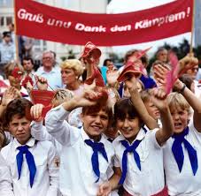 Lange waren die berliner, die mit neun feiertagen die wenigsten in ganz deutschland haben, auf der suche nach einem geeigneten datum. Neuer Feiertag In Berlin Internationaler Frauentag Am 8 Marz Welt