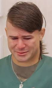 Everybody pleading for that one shot from Lopes for the KO lol