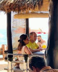 Lilly téllez le entregó un «cetro» y un «etiquetado» a gatell y lo estuvo interrumpiendo hasta que miguel ángel navarro dio por. Descubren Identidad De La Novia De Hugo Lopez Gatell Con Quien Viajo A Zipolite