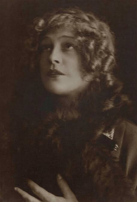 Madame D'OraArt Blart _ art and cultural memory archive
