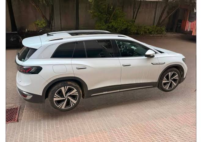 2023 Volkswagen ID.6 CROZZ Pro, AI generated