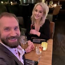 Julia Sofia Aastrup og Mark Abildhauge står frem som kærester: 'Det er  klart, vi har tænkt over aldersforskellen'