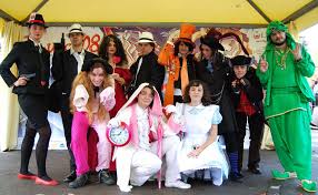 Live in the moment because that cocoon is soon calling. Cosplay Alice In Wonderland By Shu Maat On Deviantart