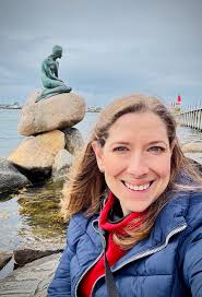 International travel enthusiasts sharing experiences