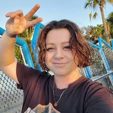 Did I mention it's my birthday? 😊 looking forward to making this my best  year yet! 😁🧡💛 #shorthair #girlswithshorthair #tomboy #tomboystyle #wlw  #queer #capricorn #techreviewer #goldcoast #goldcoastyoutuber  #goldcoastinfluencer #girlslikegirls ...