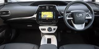 Und selbst bei 7 passagieren verbleibt noch ein über 200 liter großer. Toyota Prius Interior Infotainment Carwow