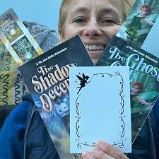 If you're looking for a holiday gift, perhaps for a middle schooler in your  life, consider Tiffany's Griffon, my graphic novel I made with @quasimaddi  ! It's about magic & witches &