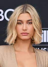 How Hailey Baldwin Styles Her Bob Coiffure Carre Court Carre Court Wavy Coupe De Cheveux