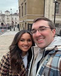 Day 3 in London! Leave a comment and I'll DM you with my outfit details!  You can also find my outfit details