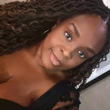 زوجة ترافيس هنتر، ليانا، مشجعي واو في زي مثير لظهور ترافيس المبتدئ