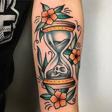 Tattoo By Isaacjctattoo Tradicional Traditionaltattoo Tradition Uhr Sand Kompas Anker Leuchtturm Usw Alte Tattoos Traditionelle Amerikanische Tattoos Punk Tattoo