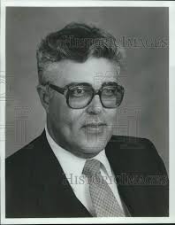 1981 Press Photo Roger Leonard Schelm data processing executive