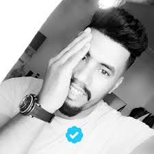 ألو فينك .. ؟ 🖤👑 كيدايرة .. علاش مجاوبتينيش بزربة ...؟ مالك واش مريضة ..؟  واش مقلقة من شي حاجة ..؟ ياك مخصاك شي حاجة ..؟ هدري علاش متاصلتيش بيا ؟...  علاش