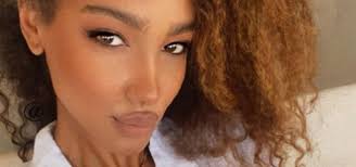 Samira Lui, chi è/ Modella, professoressa all'Eredità e valletta a David di  Donatello