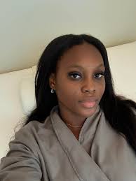 Can a school student's photo be edited into a professional corporate  headshot?