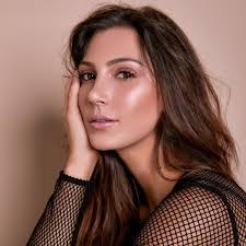 Melissa Palacio's Instagram, Twitter & Facebook