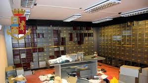 Banca nazionale del lavoro s.p.a. Furto Nel Caveau Della Bnl A Lecce 4 Arrestati C E Anche Un Uomo Di Formia