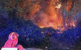 Dramma nella prima serata di oggi a città sant'angelo, provincia di pescara, un terribile incendio è scoppiato in una clinica privata. Incendio San Silvestro La Pioggia Aiuta L Opera Di Spegnimento Mezzi In Azione Tutta La Notte Abruzzolive