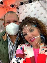 Participé en el proyecto "We Never Give Up", para llevar despensas en  nombre de Fundación Hermes Music.