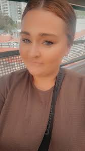 Hello, I'm Geoff and something to know about me is I play lawn bowls and  live at Cronulla