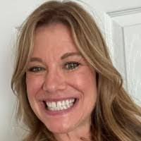 Mandi Hood's Instagram, Twitter & Facebook