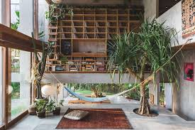 Une Maison Beton Brut A Bali Tropical Houses Bali Architecture Tropical House Design