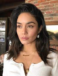 Vanessa Hudgens No Makeup Makeup Look And Medium Length Hair With Soft Waves Hair Style Medium Length Hair Styles Spring Beauty Trends Soft Waves Hair