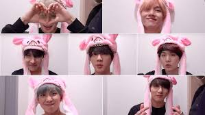 Vamos de compras con ellos y ayudemos a escoger los mejores atuendos para cada chico. Juegos De Bts De Corea Rhythm Hive El Nuevo Juego Movil De Bts Txt Y Enhypen Kpoplat Los Chicos De Bts Tienen Buen Estilo Pero Necesitan Un Cambio En Juegos
