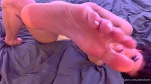 Watch Girl feet licking joi Nice angle - Feet, Feet Joi, Feet Lick Porn -  SpankBang