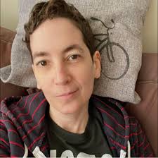 What are the answers to the five questions about Emma's hockey career and  personal life?