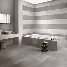 Tra i pavimenti per il bagno e i rivestimenti per bagni moderni ideal work®, microtopping® e microtopping® wall textures trasformano il bagno in uno spazio eclettico, moderno e originale. Bagno Moderno Grigio Come Abbinare Pavimenti E Rivestimenti