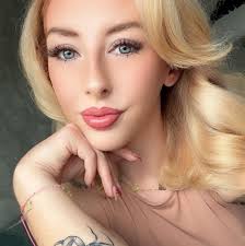 I know this might be a long shot but does anyone know of any nail salons in  Lisburn looking staff and are flexible with working hours