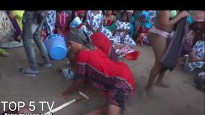 Mauno ya mwanafunzi wa chuo beach balaa. Download Watoto Wazuri Wakicheza Chomoa Daily Movies Hub