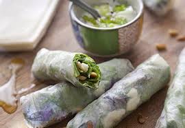 Rouleau De Printemps Aux Pousses De Salade Et Fromage De Chevre Recette Interfel Les Fruits Et Legumes Frais