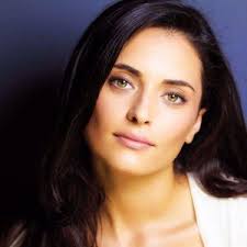 16 şubat 1983'de çanakkale'de doğmuştur, turgut gürbüz'ün kızı ve ayhan gürbüz'ün kız kardeşidir. Aslihan Gurbuz Actress Beauty Girl Beauty Turkish Beauty