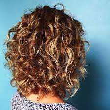 Dabei kommt es auf vererbung, gewohnheiten und behandlung an. 30 Neue Curly Bob Frisuren 2017 2018 Neue Besten Frisur Haarschnitt Fur Lockige Haare Haarschnitt Coole Frisuren