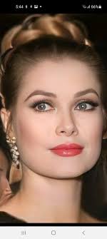 Most Talented & Beautiful 18+ Hollywood Actress Below Age 25 In 2022 There  are many Hollywood Actress Below Age 25 who are more popular than famous  Hollywood actors for their beauty and