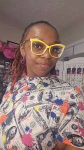 Good morning everyone, I had to bring out my girl Libby last night 🌙.  #Vooglam #LoveMySpecs #customerambassador