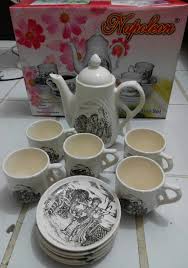 Bayar ditempat berlaku cod,barang sesuai gambar,fitur :,cocok untuk memanaskan makanan dan minuman minuman lainnya seperti kopi, teh , dll,cocok untuk traveling atau bepergian. Detail Gambar Jual Gelas Minum 1 Set Dengan Teko Jakarta Barat Dapur Unik