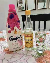 Jangan sampai menyakiti, lebih lakukan dengan kiat di bawah ini! Guna Pewangi Pakaian Cuka Ini Cara Elak Kucing Berak Atau Kencing Di Kawasan Rumah