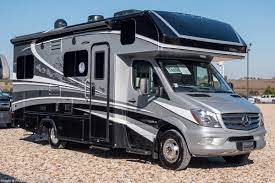 Floor plans which consist of fixed beds usually have extra storage spaces under the bed. Top 5 Best Small Motorhomes Under 25 Feet Rvingplanet Blog