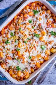 This 5 Ingredient Gnocchi Broccoli And White Bean Bake Is So Easy To Make You Only Need 5 Ing Gnocchi Recipes Healthy Vegetarian Recipes Dinner Veggie Dinner