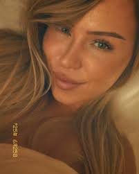 ANNA SIMONIS (@_annasimonis) • Threads, Say more