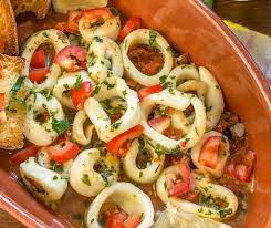 Come pulire il calamaro con una mano afferra la testa del calamaro e con l'altra il corpo, tira delicatamente la. Come Cucinare I Calamari Surgelati Cucinarepesce Com